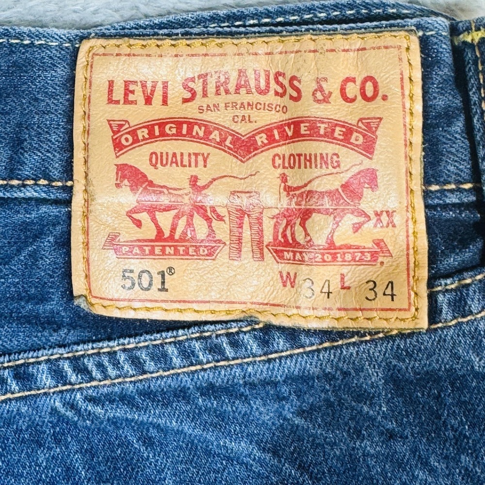 Levis 501 Jeans Mens 34x32 Blue Medium Wash Denim Button Fly Regular Fit - Picture 8 of 16